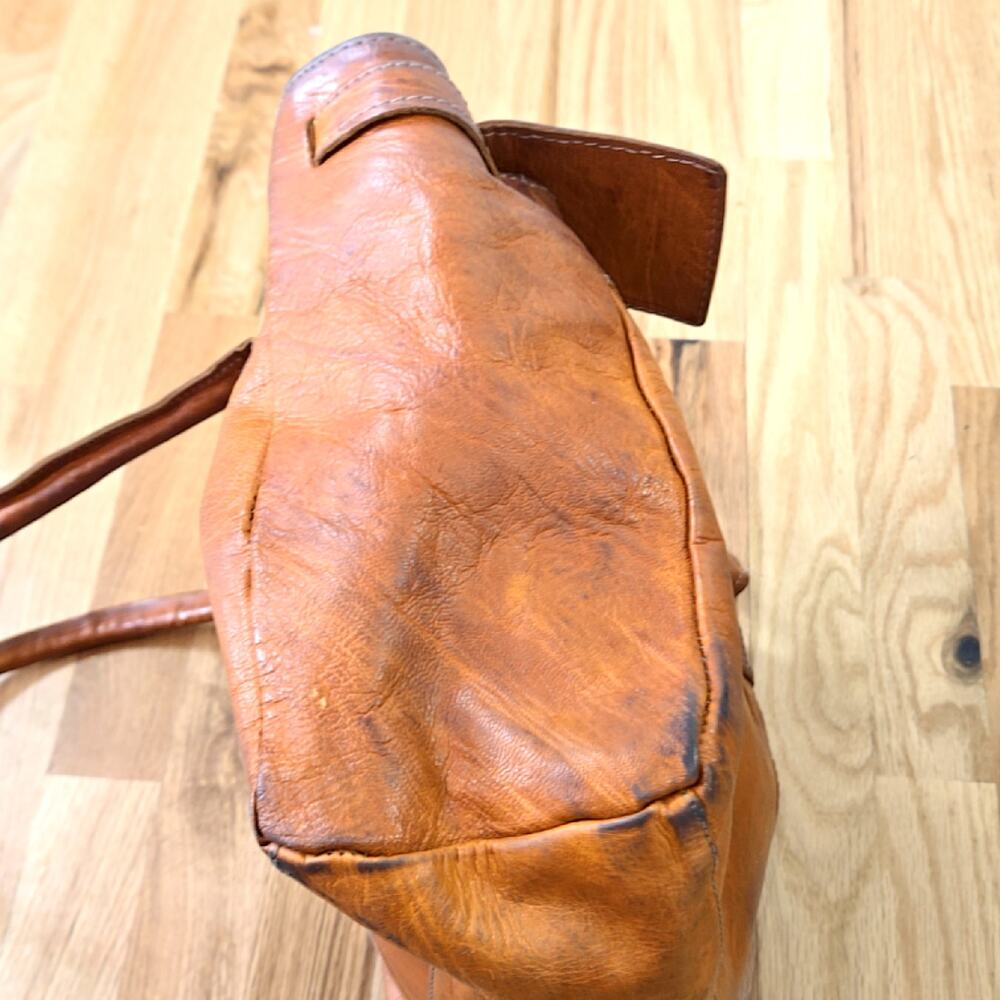 Vintage Leather Travel Handbag: Rustic Brown Boho Tote - Picture 5 of 9